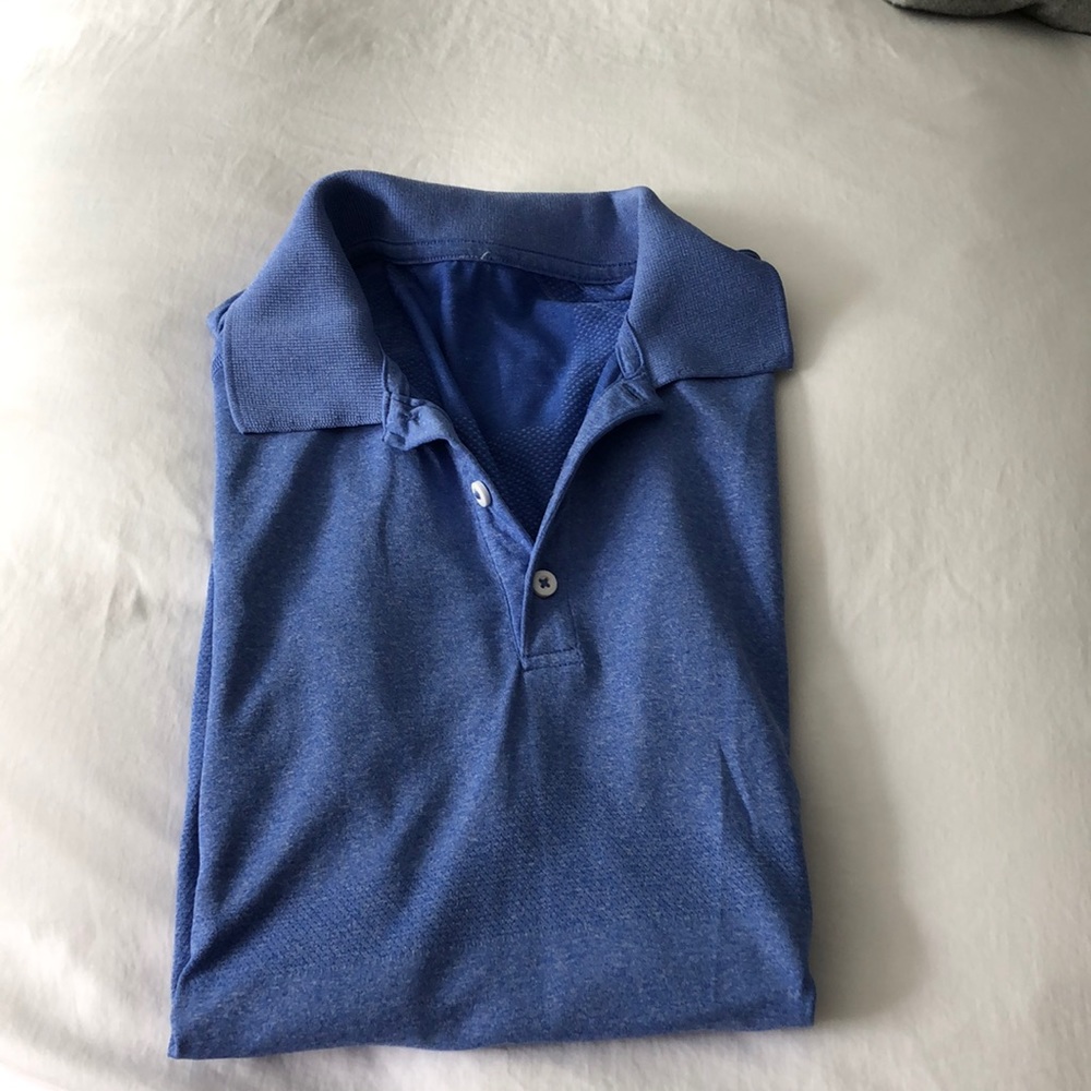 Men’s Lululemon polo in blue!